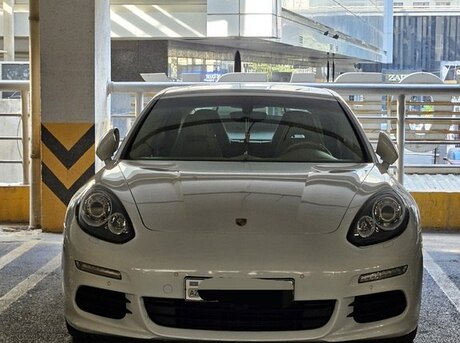 Porsche Panamera 4S