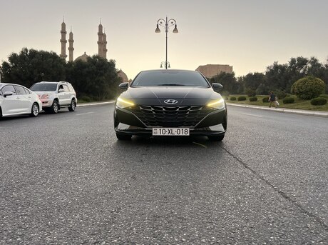 Hyundai Elantra 2022