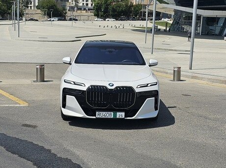 BMW i7
