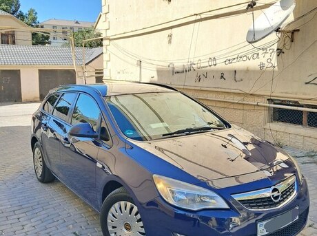 Opel Astra 2011
