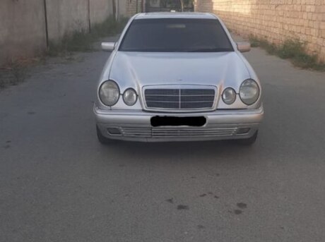 Mercedes E 220