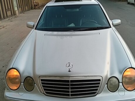 Mercedes E 220