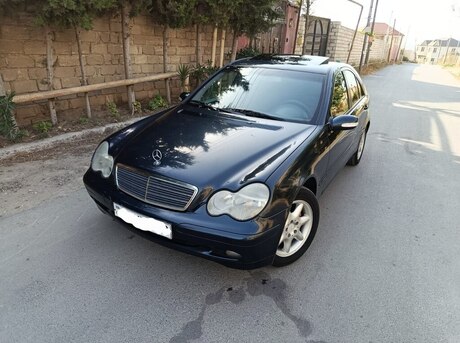 Mercedes C 200