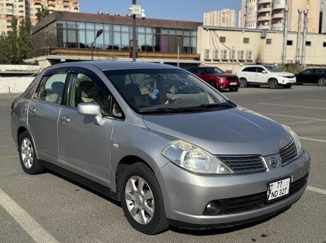 Nissan Tiida 2007