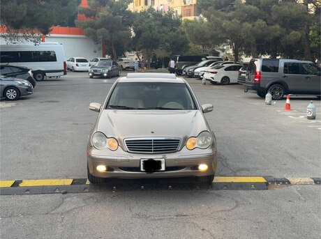 Mercedes C 240