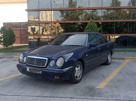 Mercedes E 230