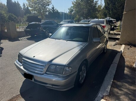 Mercedes C 230