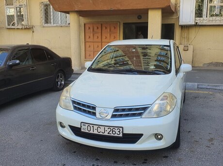 Nissan Tiida 2011