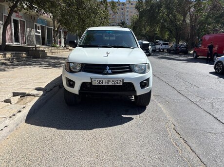 Mitsubishi L200 2014