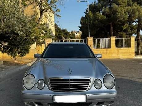 Mercedes E 220