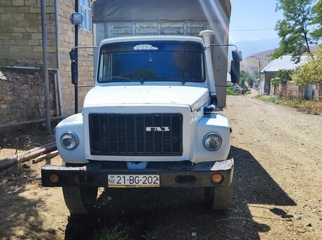 GAZ 3307