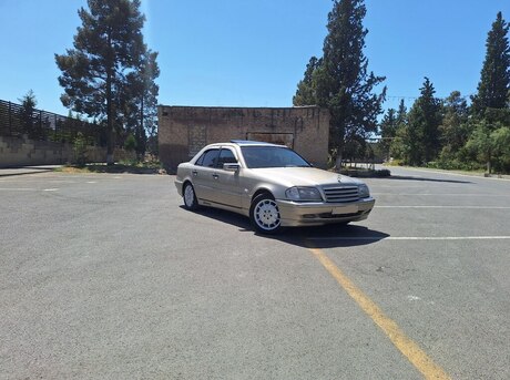 Mercedes C 230