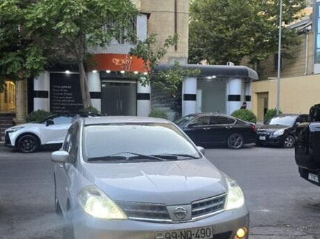 Nissan Tiida 2012