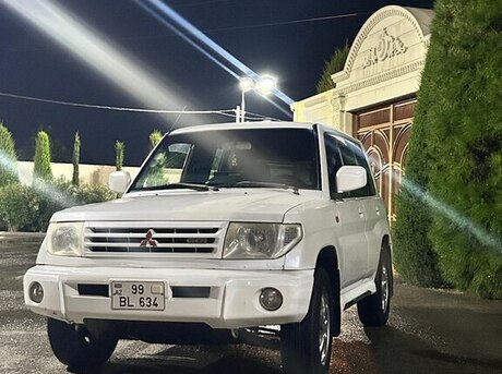 Mitsubishi Pajero io 1999