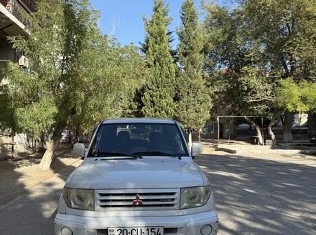 Mitsubishi Pajero io