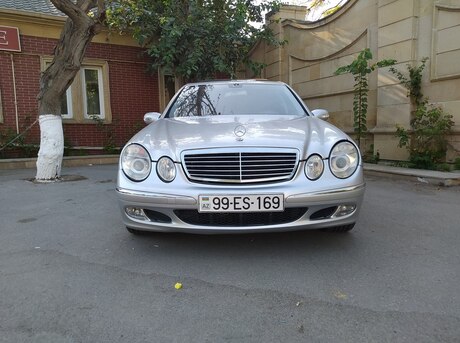 Mercedes E 240