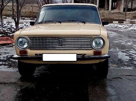 LADA (VAZ) 21011