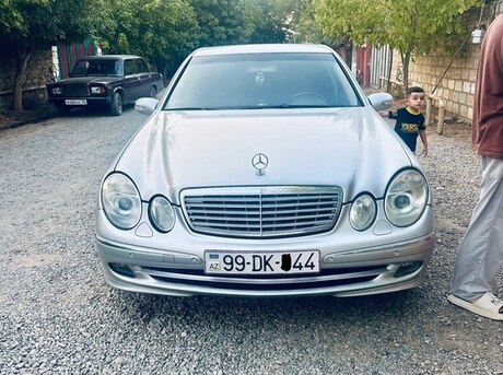 Mercedes E 220