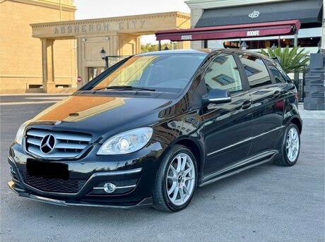 Mercedes B 180