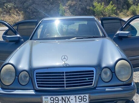 Mercedes E 200