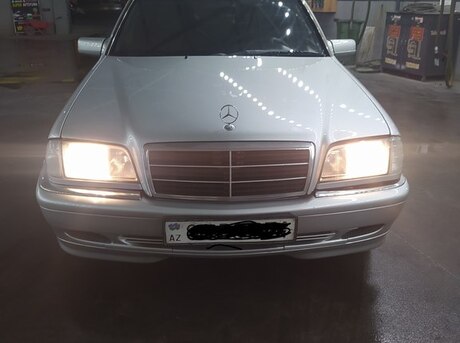Mercedes C 180