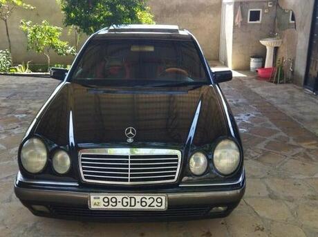 Mercedes E 240