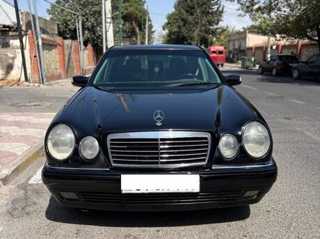 Mercedes E 240