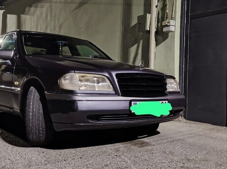 Mercedes C 180