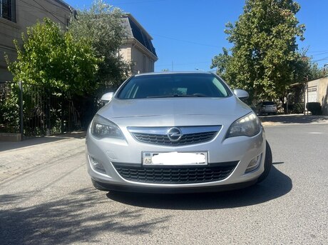 Opel Astra 2011