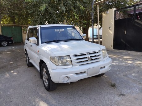 Mitsubishi Pajero io 2001