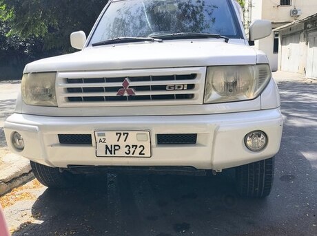 Mitsubishi Pajero io 1999