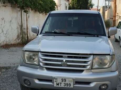 Mitsubishi Pajero io 2003