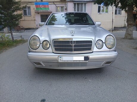 Mercedes E 240