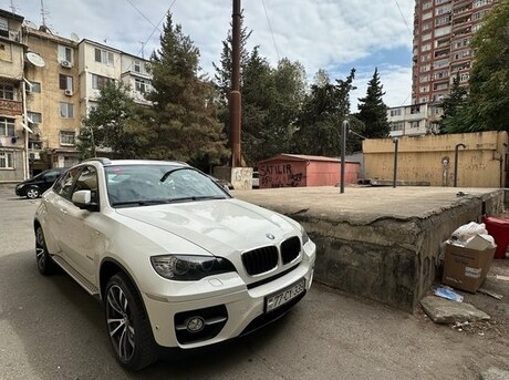 BMW X6 2011