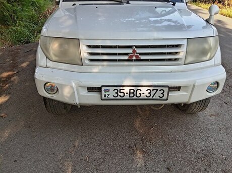 Mitsubishi Pajero io 1999