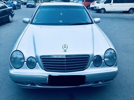 Mercedes E 220 2000