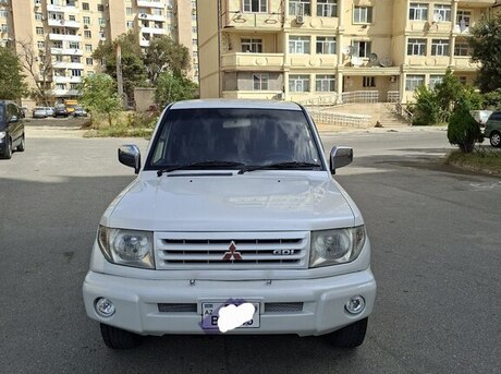 Mitsubishi Pajero io 1999