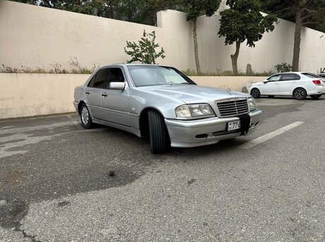 Mercedes C 240