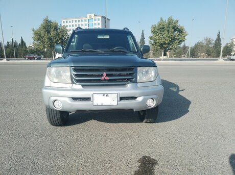 Mitsubishi Pajero io 2002