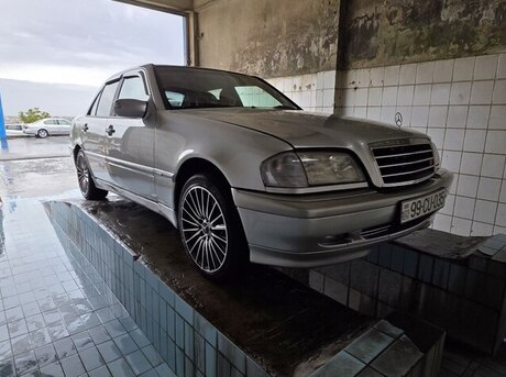 Mercedes C 320