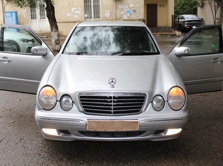 Mercedes E 220 2000