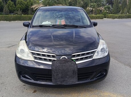 Nissan Tiida 2010