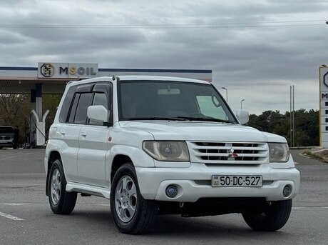 Mitsubishi Pajero io 2000
