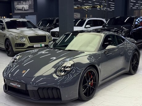 Porsche 911 Carrera 4 GTS