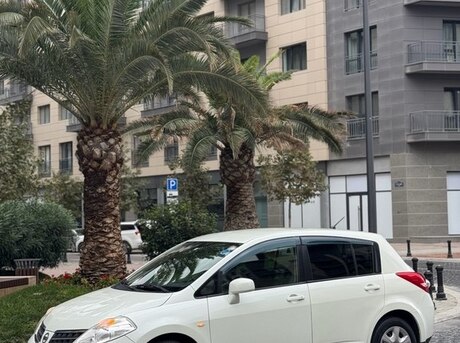 Nissan Tiida 2012