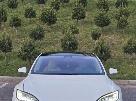 Tesla Model S 2017