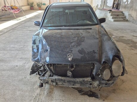 Mercedes E 220