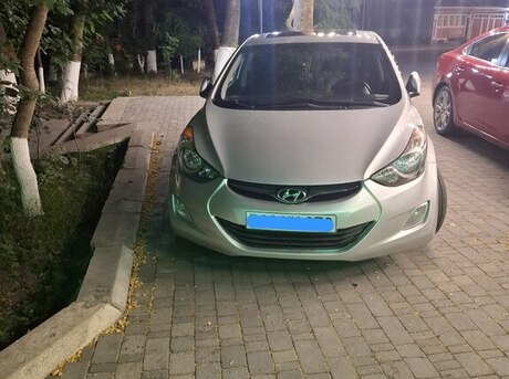 Hyundai Elantra 2012