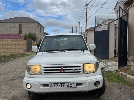 Mitsubishi Pajero io 1999