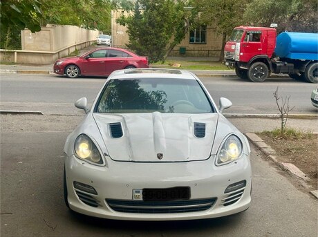Porsche Panamera 4 2010